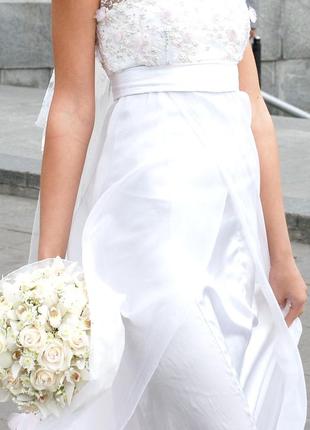 Свадебное платье с длинным шлейфом, расшитое камнями и жемчугом swarovski + фата в подарок4 фото