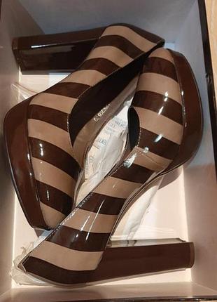 Лакові шкіряні туфлі