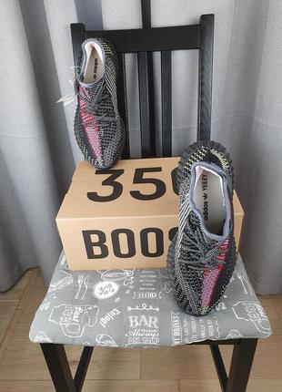 Женские и мужские кроссовки adidas yeezy boost 350 v2 holiday 2021. кроссы адидас изи 350 буст2 фото