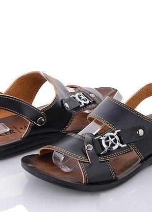 Чоловічі сандалі