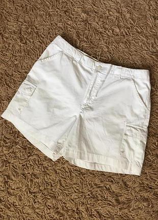 Белые хлопковые шорты с накладными карманами columbia. p.12 (наш 46-48)