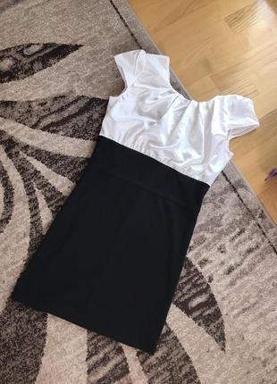 Платье черно-белое атлас стрич
