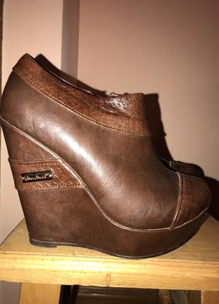 Модні черевички коричневого кольору3 фото