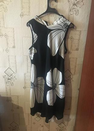 Платье с цветком миди