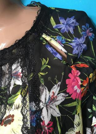 Нарядная блузочка с цветочным принтом и рюшами на рукавах 12uk2 фото