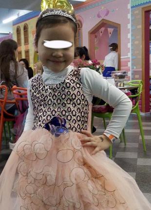 Сукня hand made зі шлейфом для дівчинки! персик+золото! якість!