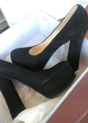 Шикарні туфлі