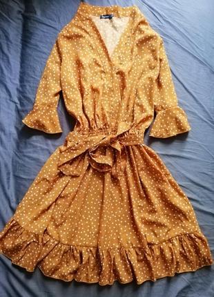 Жёлтое горчичное платье в горошек на запах с воланами с поясом актуальное3 фото