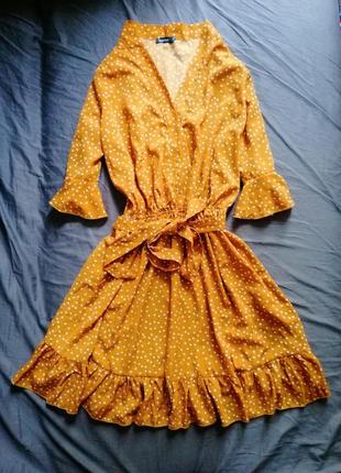 Желтое горчичное платье в горошек на запах с воланами с поясом актуальная акция2 фото