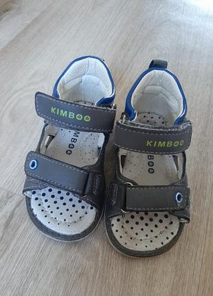 Босоніжки, сандалі