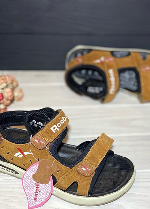 Стильні босоніжки