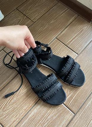 Босоножки bugatti