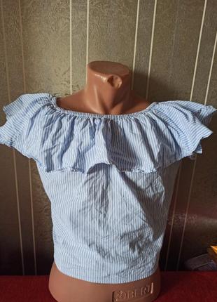 Натуральная блуза с оборкой на плечах размер s-m