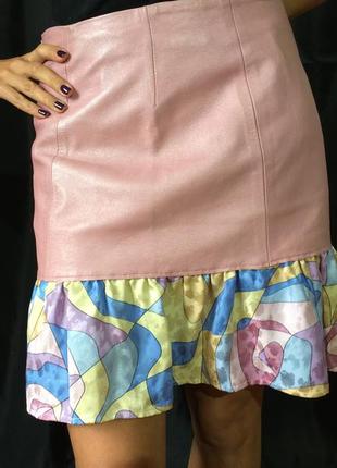 Розовая кожаная юбка  с шёлковой оборкой1 фото