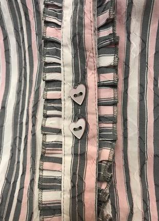 Очень красивая и стильная брендовая блузка в полоску и сердечках.