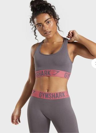 Бесшовный спортивный топ от gymshark