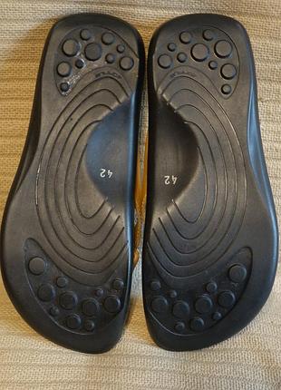 Практичні відкриті шкіряні шльопанці кремового кольору max joy пакистан 42 р. ( 28 див.)9 фото