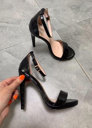 Шикарные босоножки на шпильке / каблуке