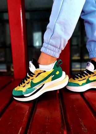 Жіночі кросівки nike sacai x vaporwaffle tour yellow green stadium