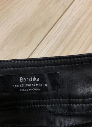 Юбка bershka из эко-кожи стильная модная красивая с вставками вельвета2 фото