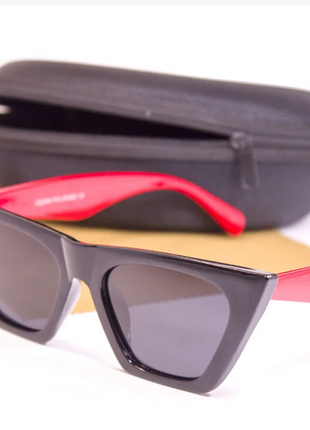 Жіночі сонцезахисні окуляри polarized комплект: окуляри, футляр, серветка для протирання3 фото