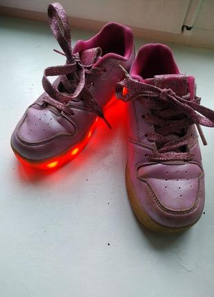Светящиеся кроссовки