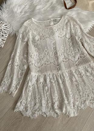 Роскошная кружевная рубашка с красивой спинкой