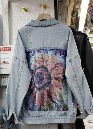 Модная джинсовая куртка с аппликацией на спине1 фото