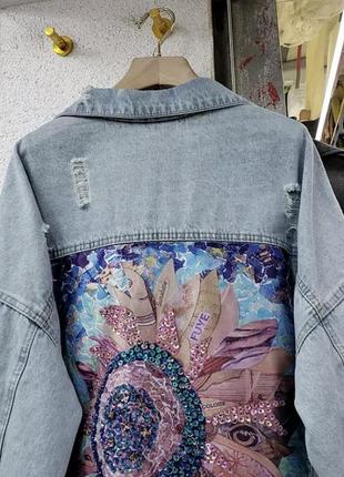 Модная джинсовая куртка с аппликацией на спине2 фото