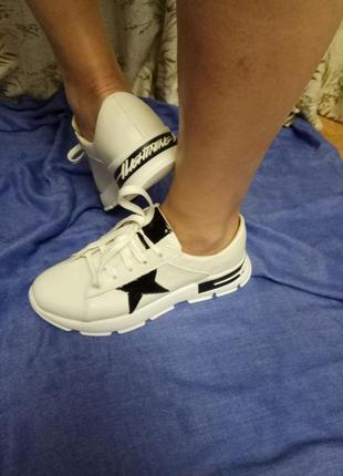 Продам шкіряні кросівки.