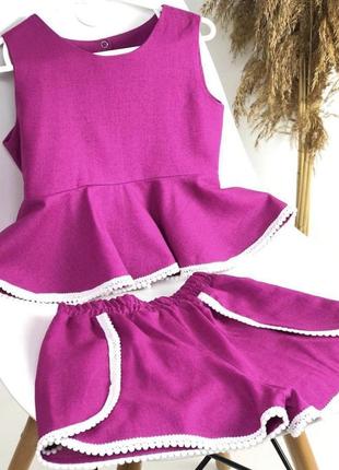 Топ баска колір фуксія та шорти з стильним оздобленням