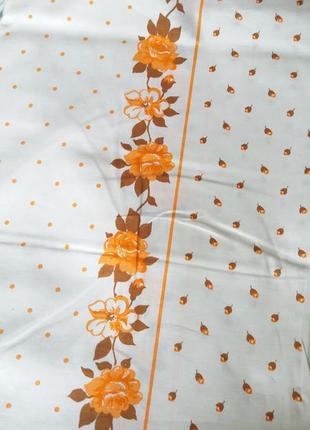 Отрез плотной хлопчатобумажной белой  с оранжевыми цветами ткани пакистан.2 фото