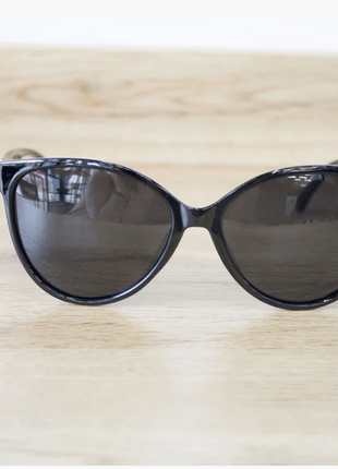 Сонцезахисні окуляри з футляром6 фото