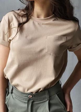 Базова футболка з кишенею однотонна!