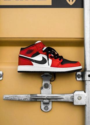 Женские кроссовки nike air jordan 1 red