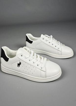 Стильные кроссовки