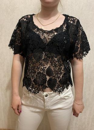Чорна мереживна блузка