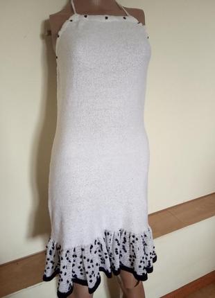Тёплое белое платье миди с открытыми плечами2 фото