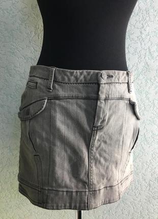 Классная джинсовая юбка мини mango серая