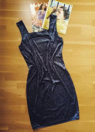 Платье велюровое с квадратным вырезом1 фото