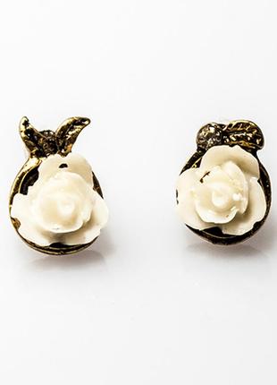 Розпродаж залишків сережки гвоздики пусети білі троянди