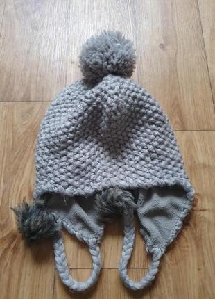 Теплая зимняя шапка с завязками1 фото