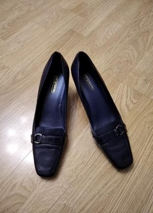 Елегантні шкіряні туфлі