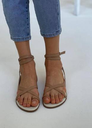 Летние легкие кожаные босоножки