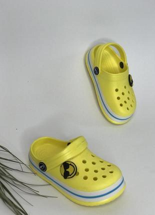 Шльопанці, тапочки, крокси