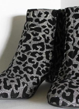 Чобітки на каблуках simply be