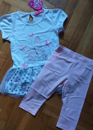 Біле плаття з фатином+ рожеві лосіни.