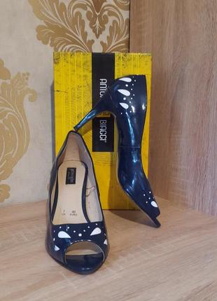 Красиві туфельки з відкритим носком