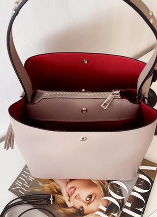 Велика жіноча італійська пудрова шкіряна сумка з червоною серединою, італія5 фото