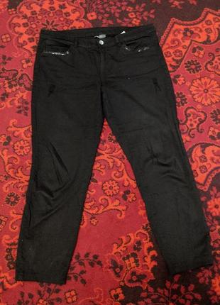 Джинсы с эффектом потертости и отделкой пайетками